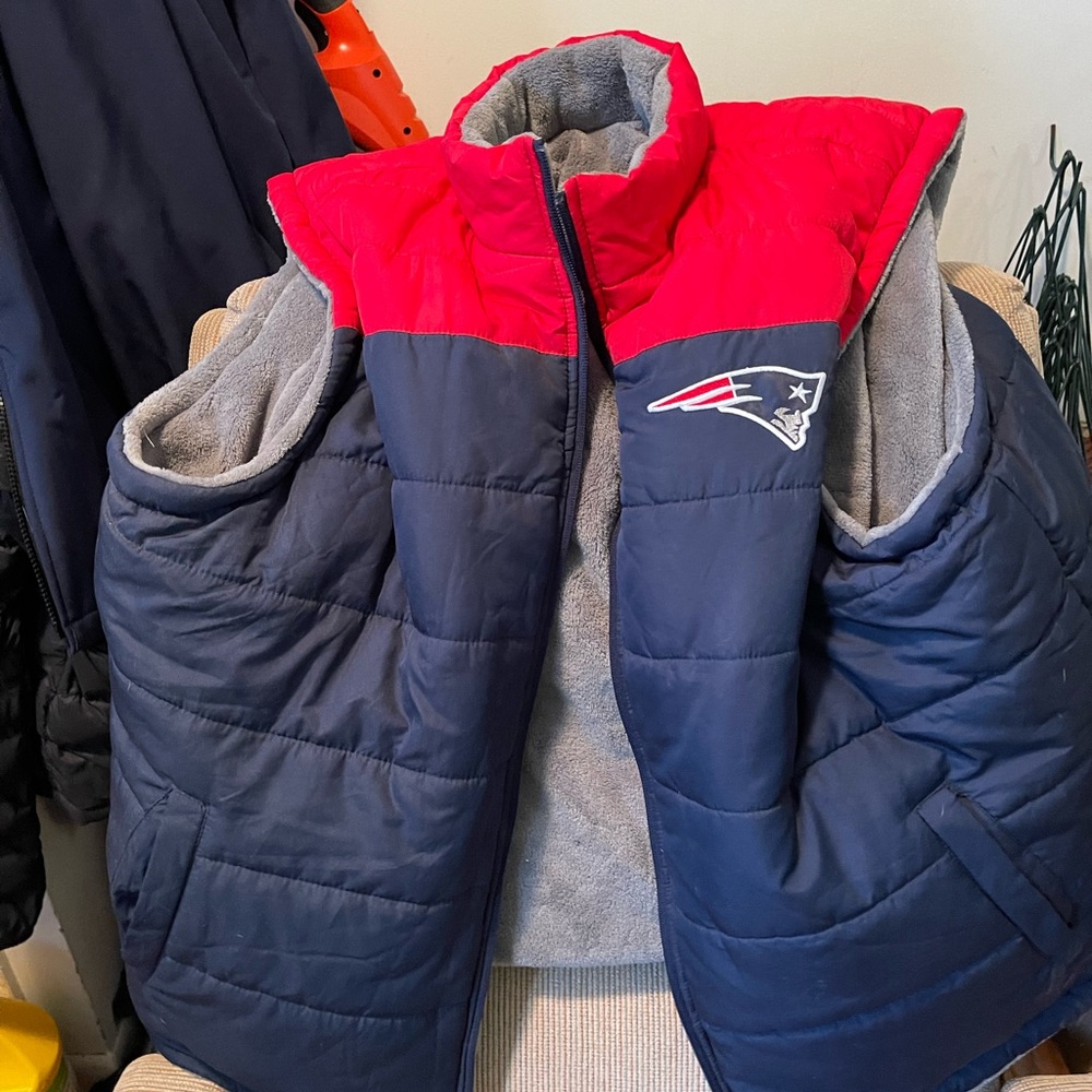 4xl New England Patriot reversible vest.
